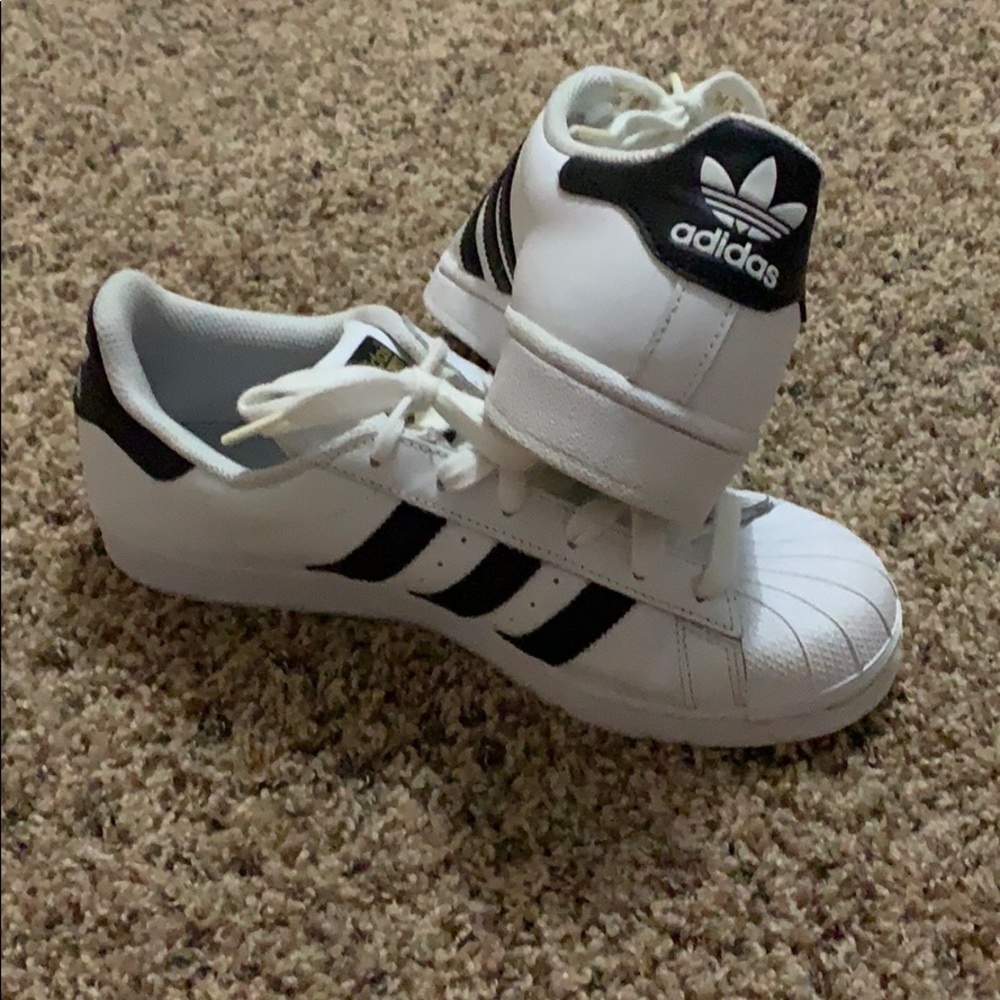 Super clean adidas superstar